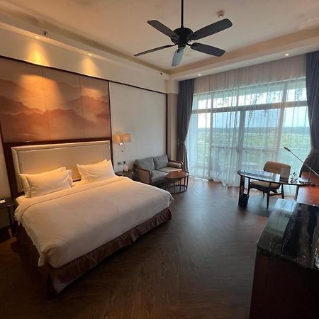 Forest City Golf Hotel Нусаджайя Экстерьер фото
