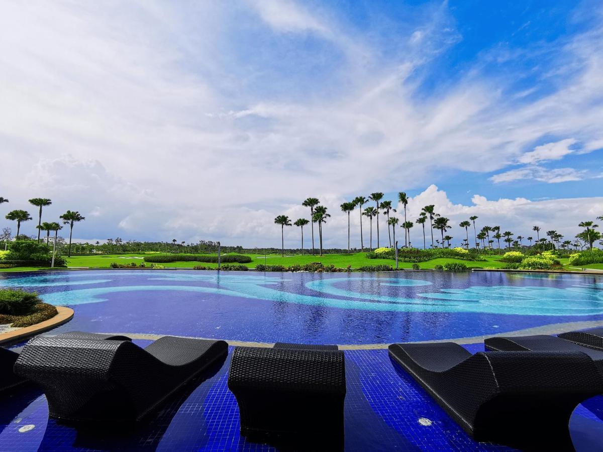 Forest City Golf Hotel Нусаджайя Экстерьер фото