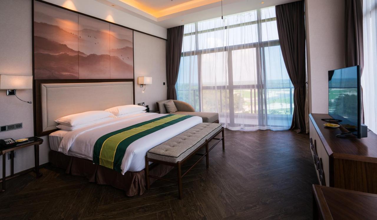 Forest City Golf Hotel Нусаджайя Экстерьер фото