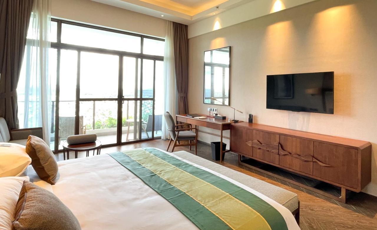 Forest City Golf Hotel Нусаджайя Экстерьер фото