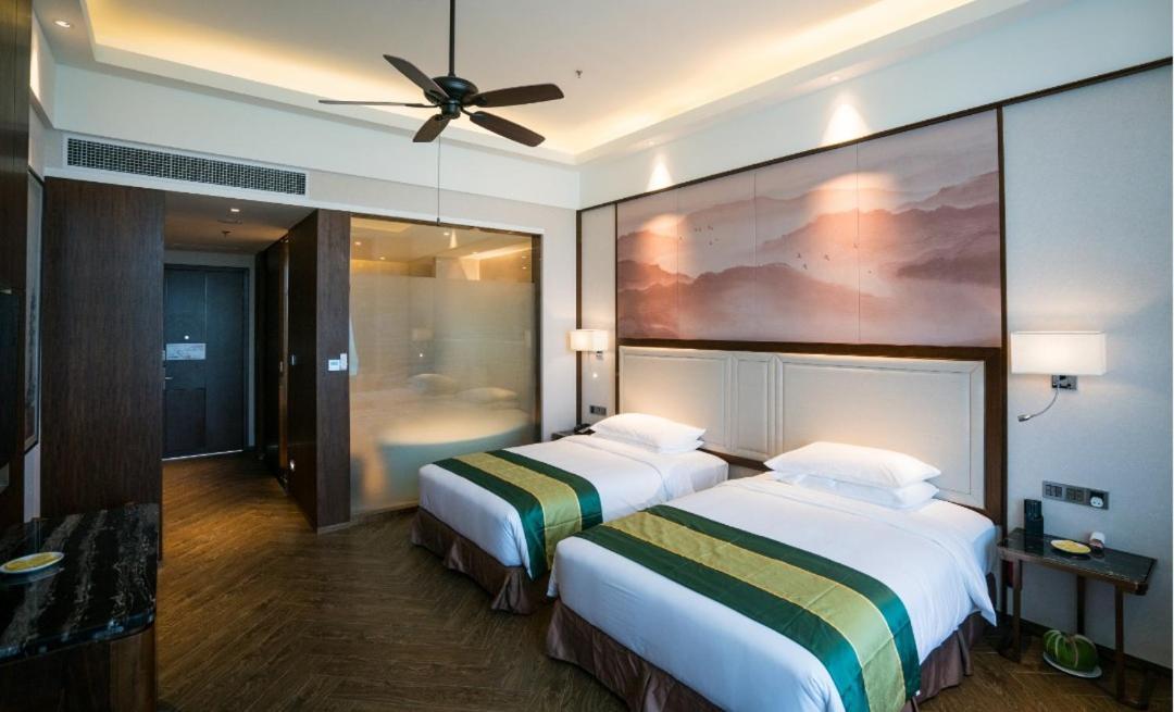 Forest City Golf Hotel Нусаджайя Экстерьер фото